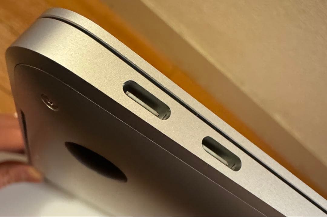 M1チップ搭載 13インチ MacBook Air - シルバー256GB