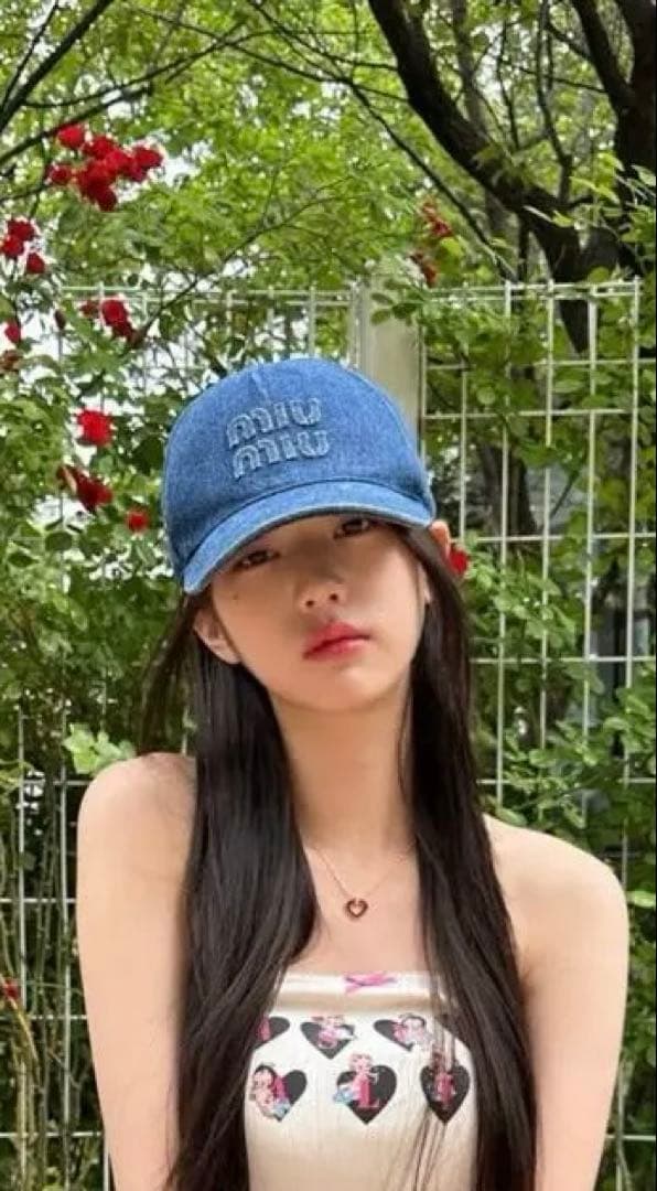 【現行モデル美品】Miu Miu デニムキャップ 標準M／ウォニョン着用