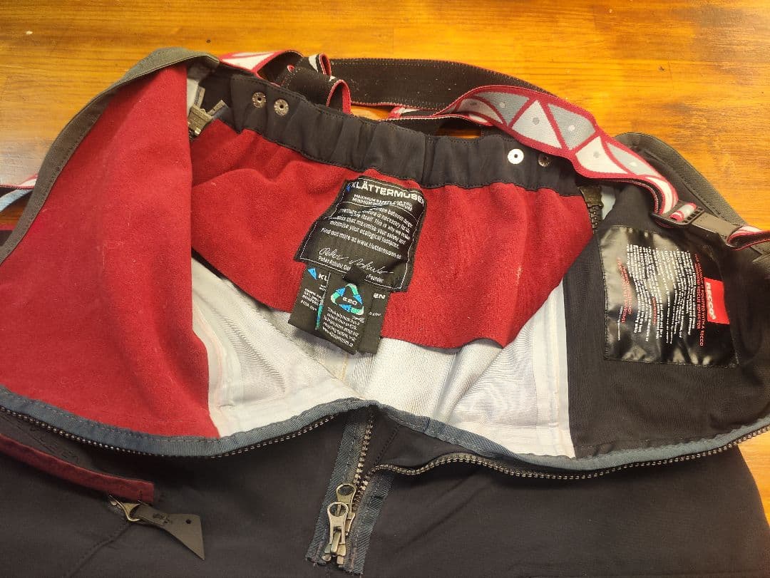 クレッタルムーセン　撥水スノボ・スキーウェア　つなぎ　3L　表記サイズs