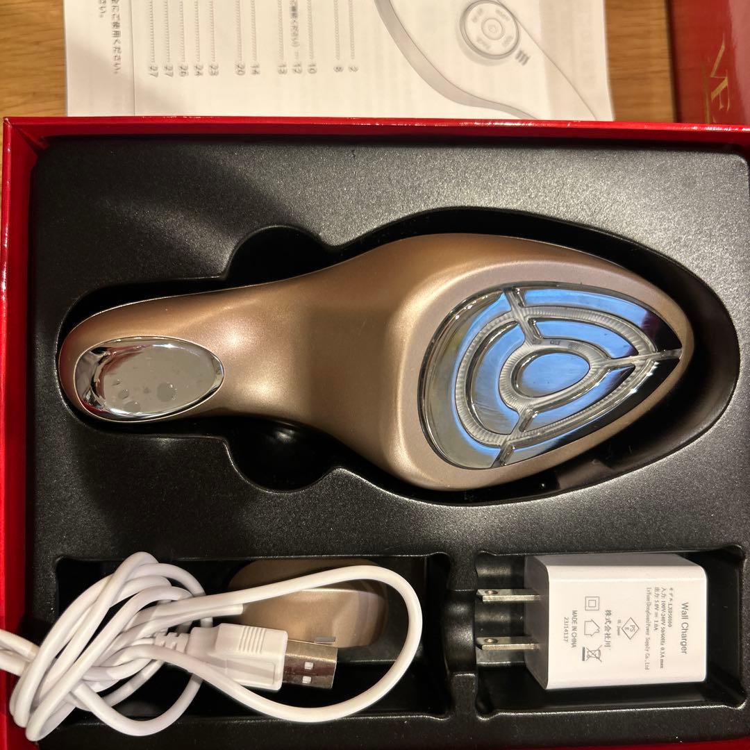 Eclat 美顔器 RF・冷却機能付き　IKKOさん