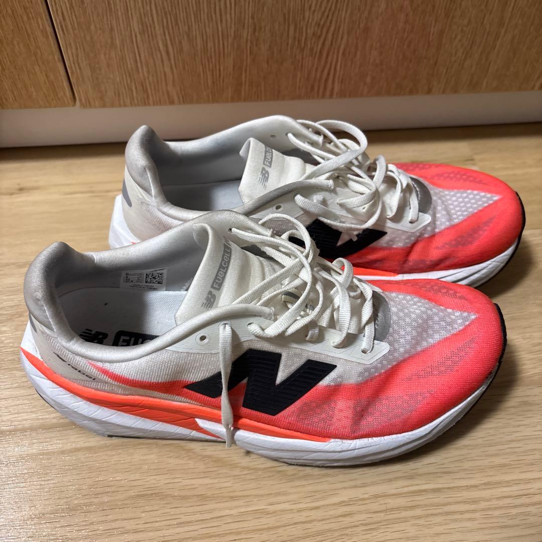 ニューバランス FUELCELL rebel5 27.5cm