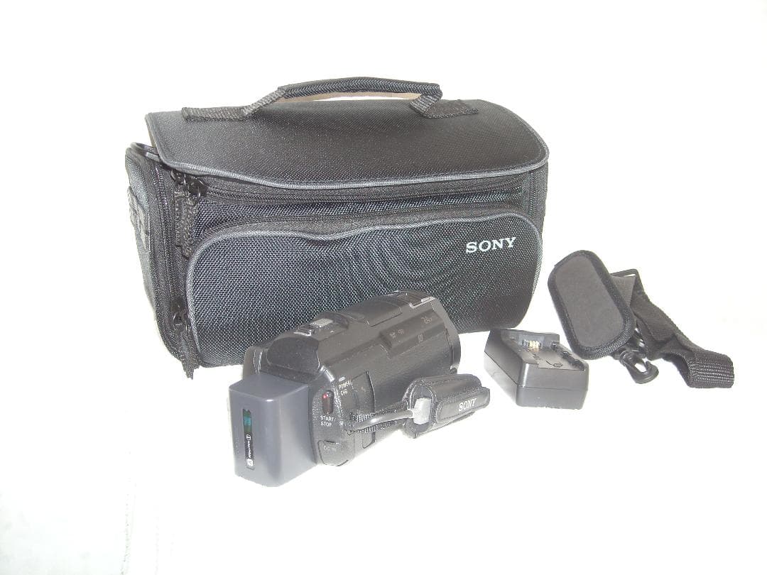 ソニービデオカメラHDR-PJ800とBC-TRVとLCS-U30