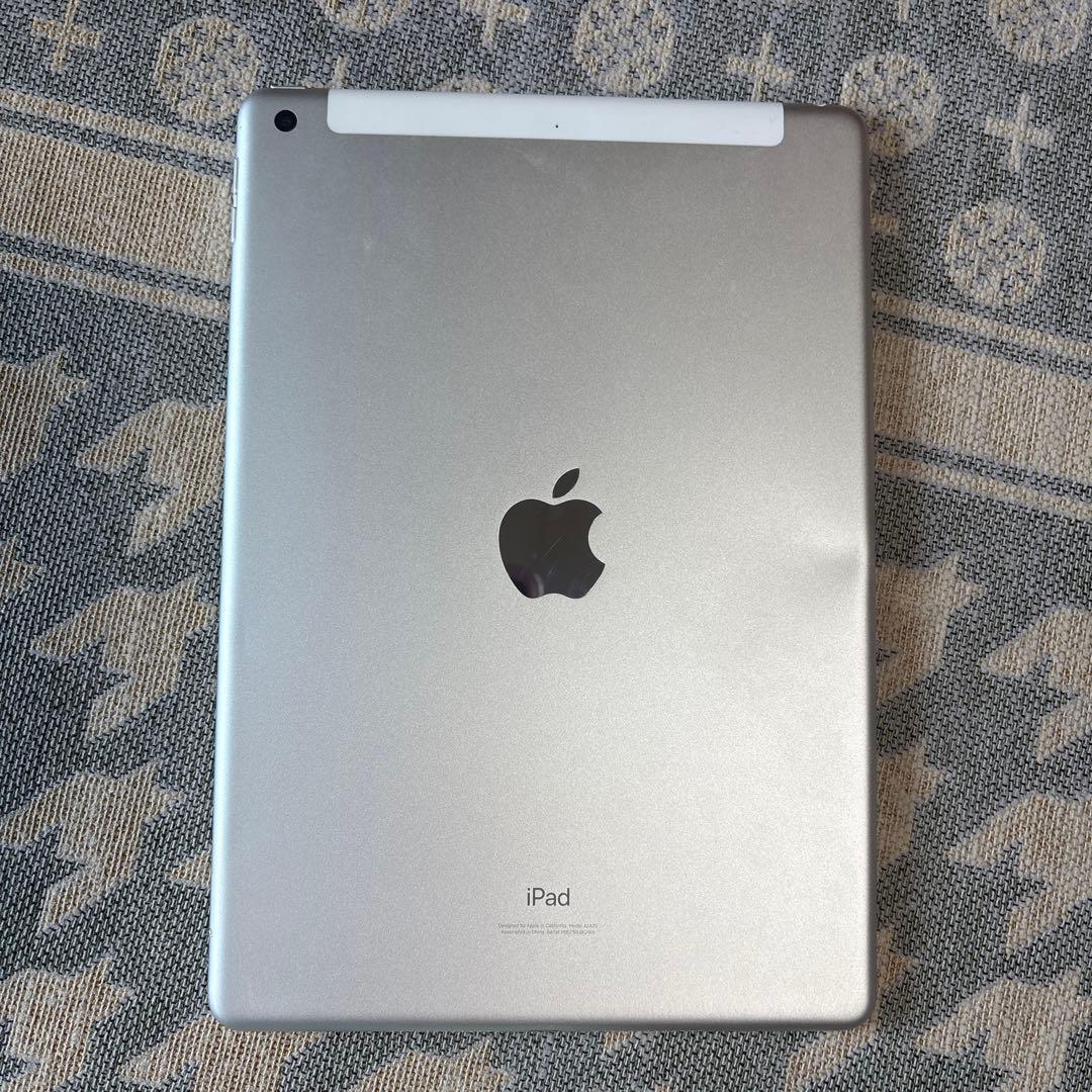 ipad 第8世代　シルバー 32GB