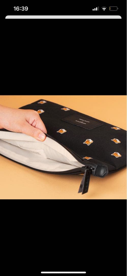 MAISON KITSUNE タブレットケース(15-16インチ)