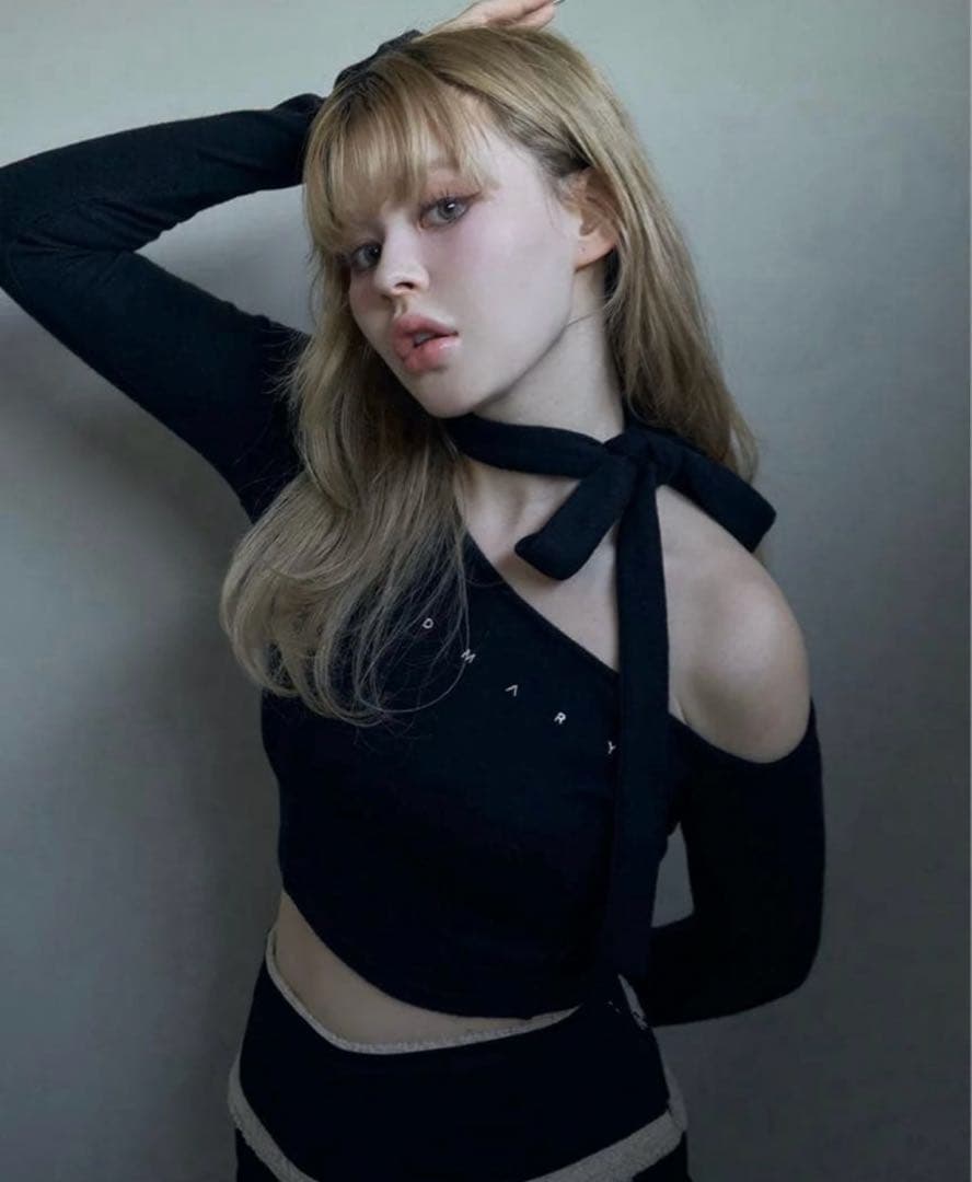 andmary Nana ribbon oneshoulder tops 黒