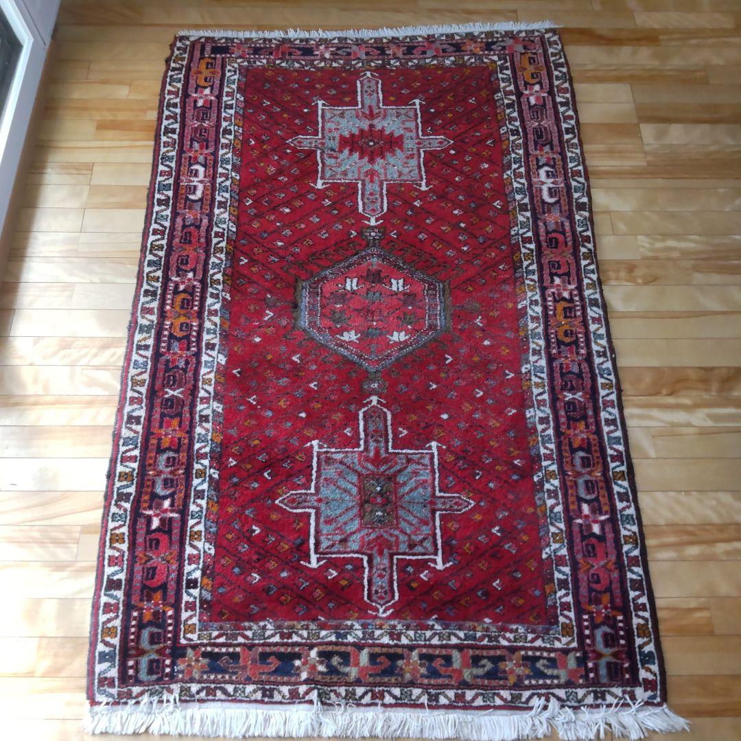 イランのラグ　村の絨毯