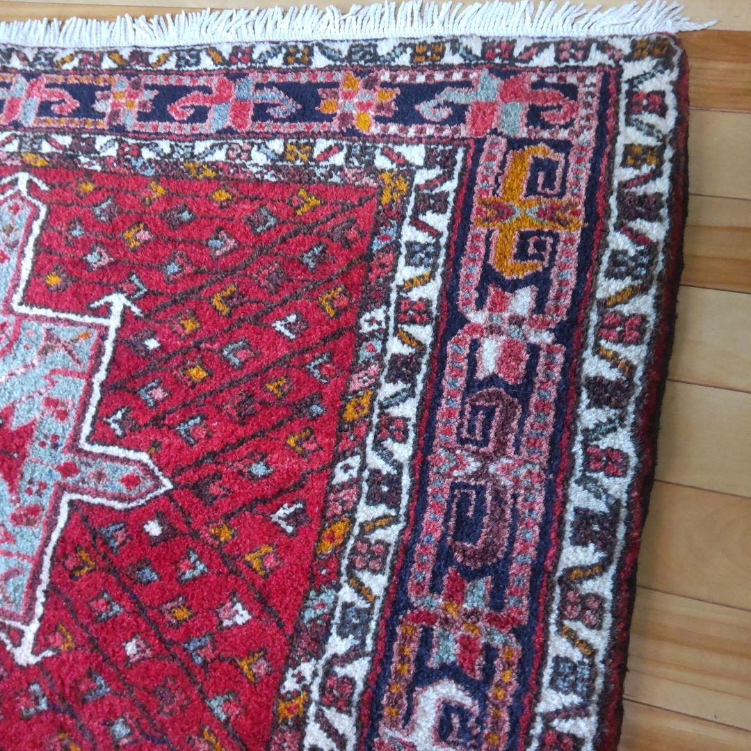 イランのラグ　村の絨毯