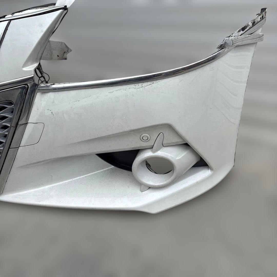 クラウンバンパー。