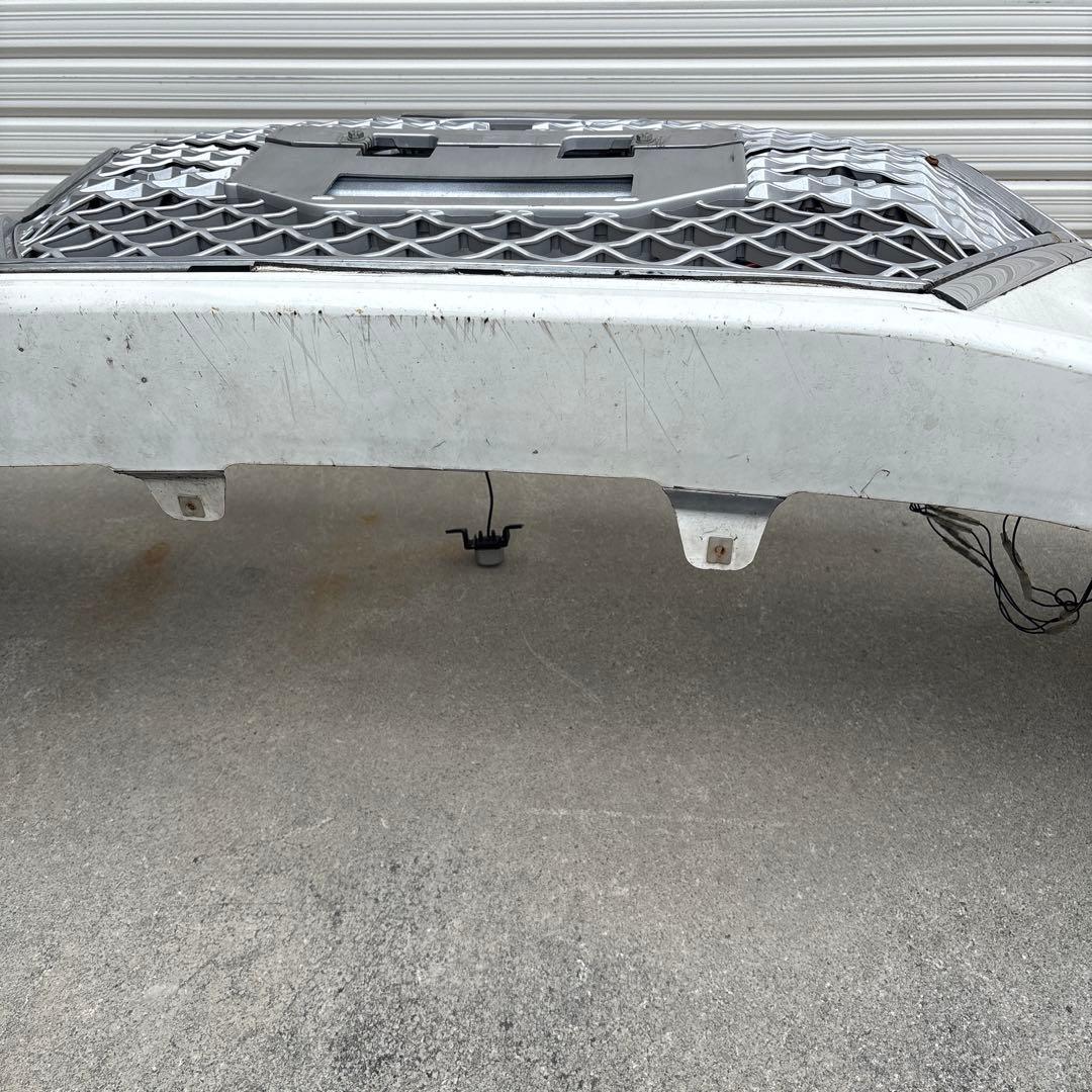 クラウンバンパー。