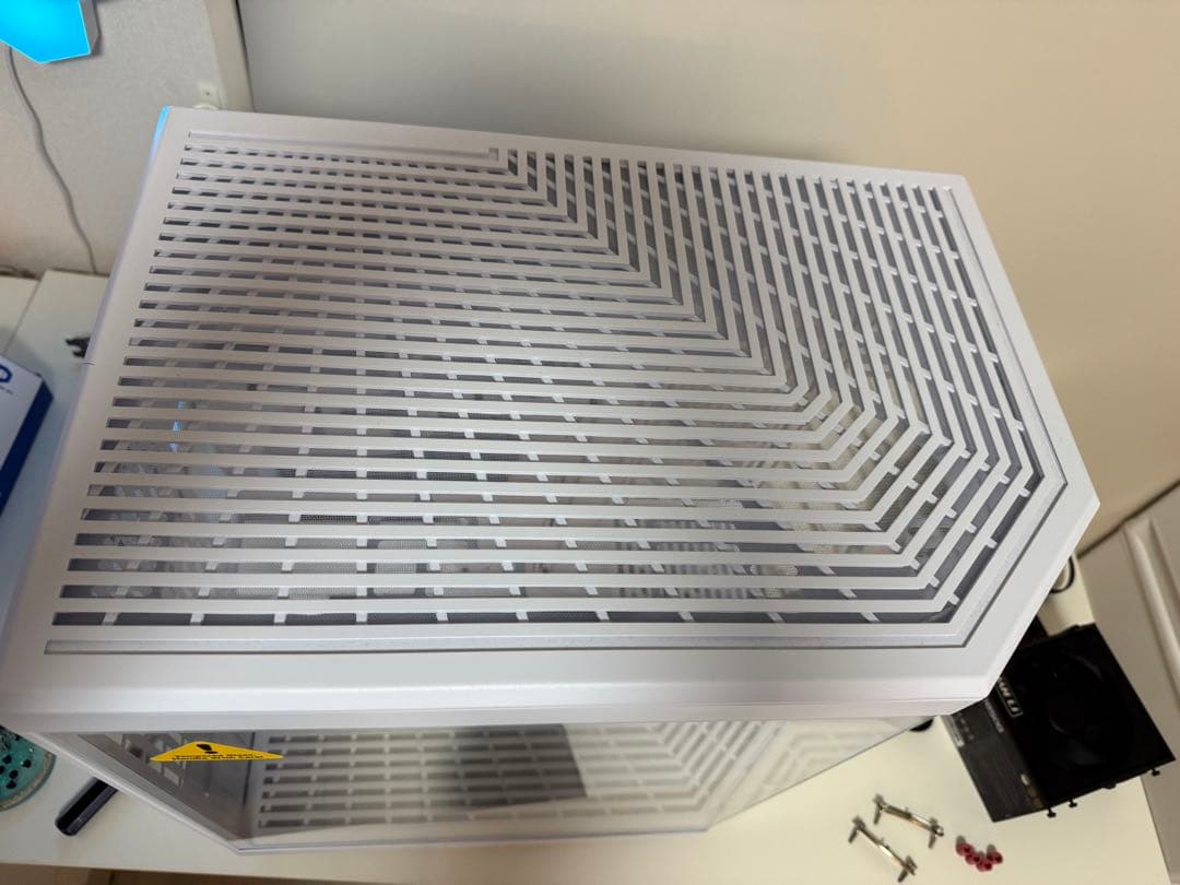 HYTE Y70 ホワイト PCケース