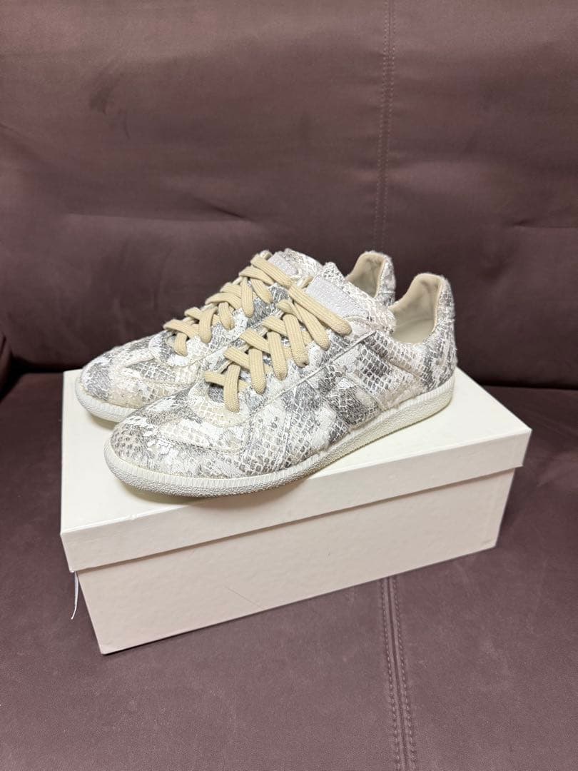 マルジェラ　ジャーマントレーナー 42