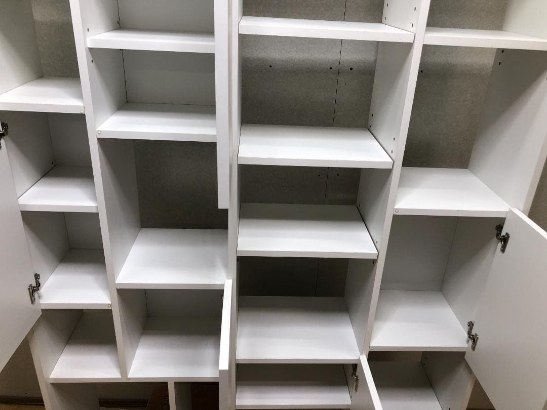 LOWYAの大理石風　本棚 シェルフ ディスプレイ 縦型 250414-11