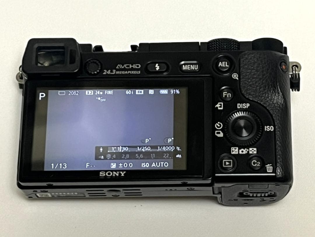 SONY α 6000 ボディ　純正バッテリー・チェンジャー　ケース付