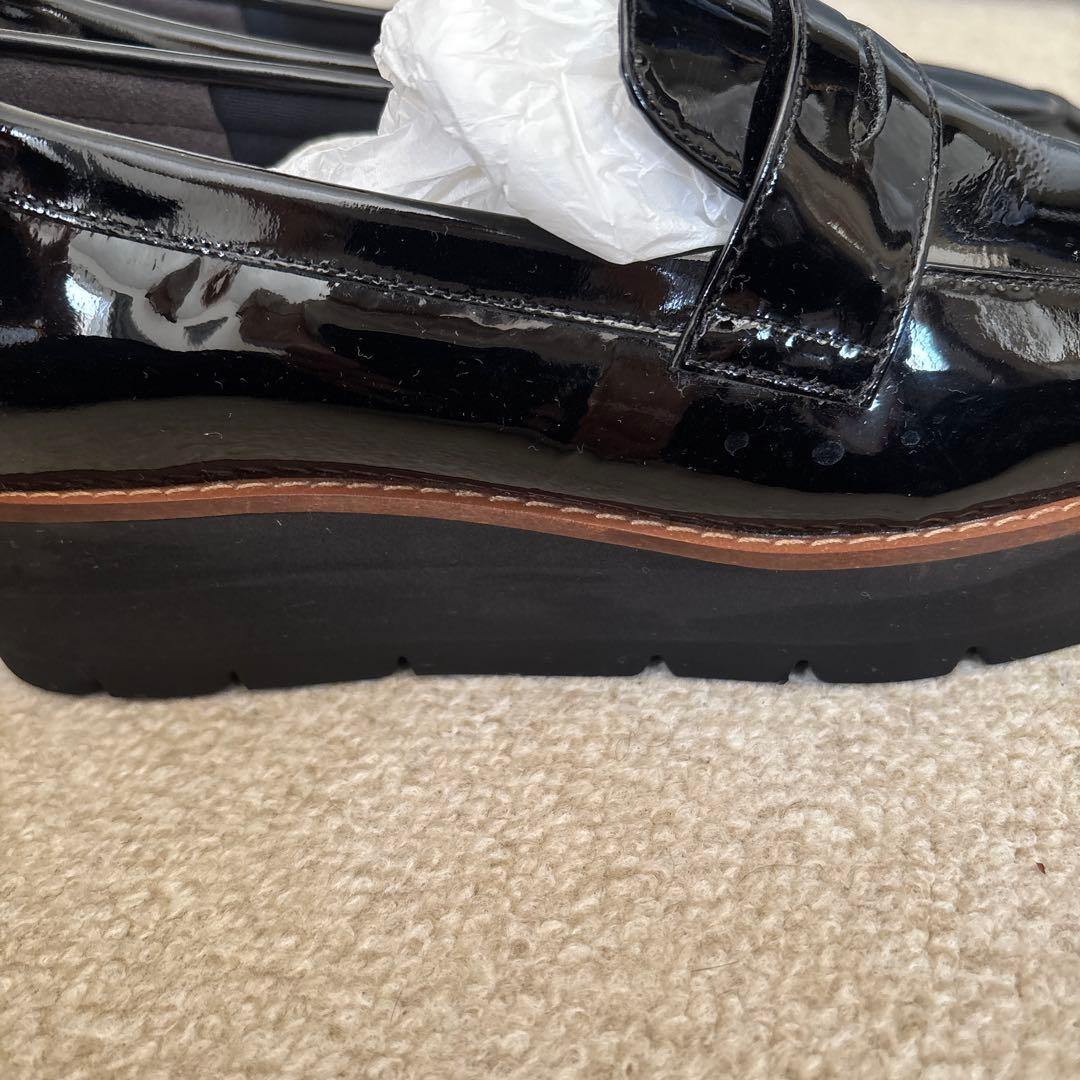 アワーホーム　OUR エナメルレザー のローファーシューズ