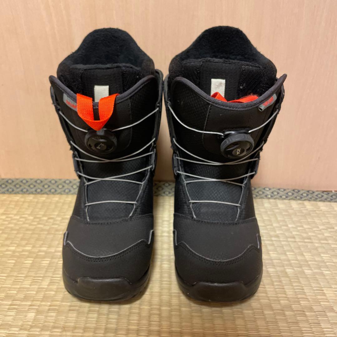 子ども用 ブラック スノーボードブーツ BOAシステム　24㎝
