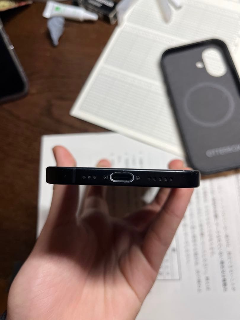 iPhone 16 128GB ブラック 高級レザーケース付き