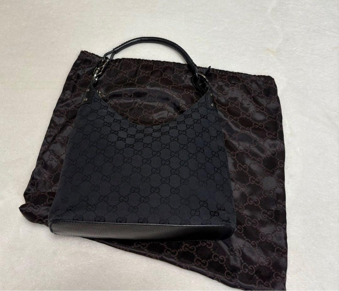 GUCCI グッチ　 ワンショルダーバッグ　バック　gg柄　ブラック　極美品