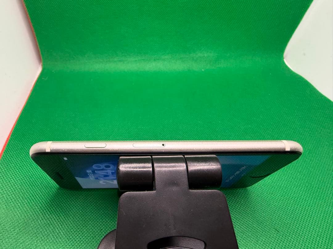 0557 IPHONE SE 第三世代128GB SIMフリー