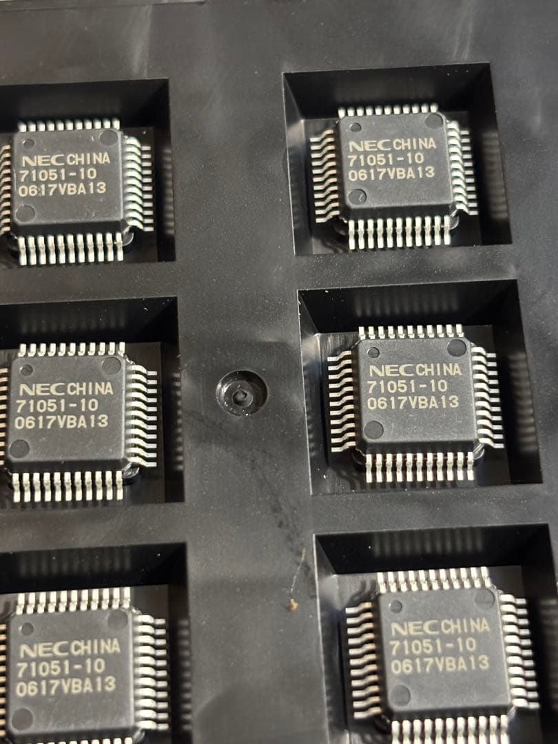 30個。NEC ICチップ　UPD71051GB-10-3B4。未使用長期保管品