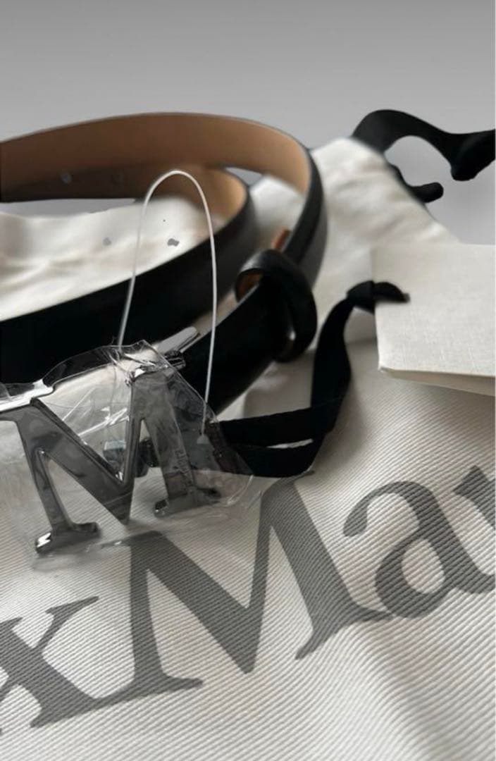 赤字値段【正規品】完売品！MaxMara ブラックレザーベルトS 定価4万弱