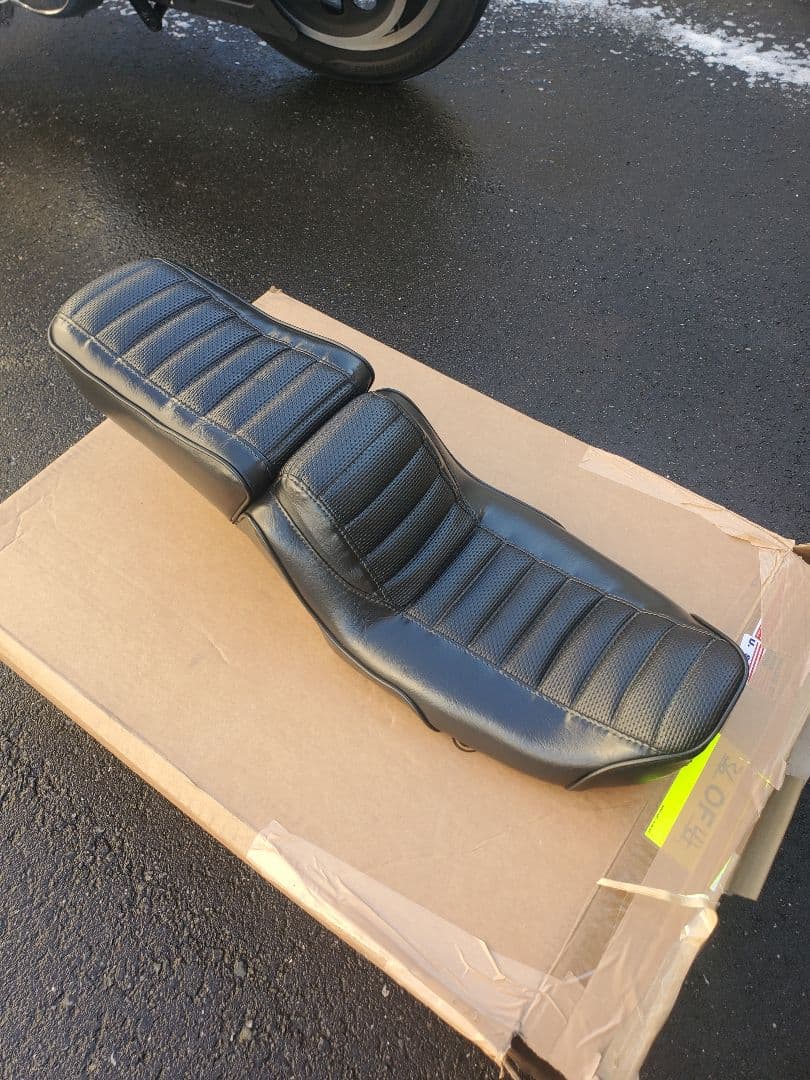 サンダンス SUNDANCE ダイナ DYNA シート ハーレー