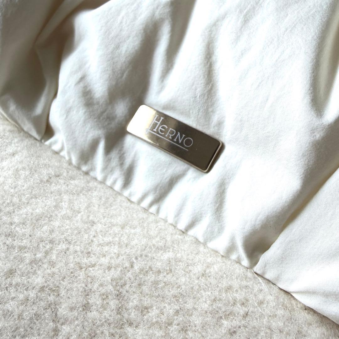 美品 ヘルノ HERNO 背中ウール切替 ダウンコート 44 オフホワイト