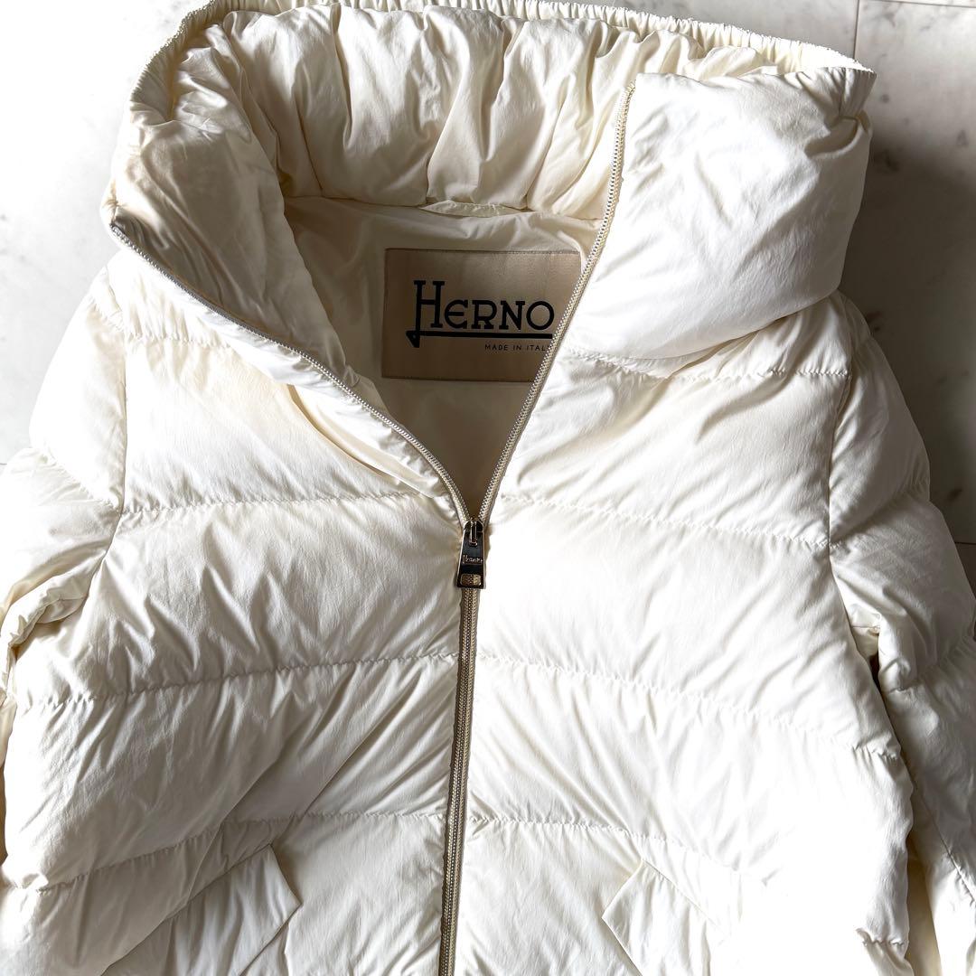 美品 ヘルノ HERNO 背中ウール切替 ダウンコート 44 オフホワイト