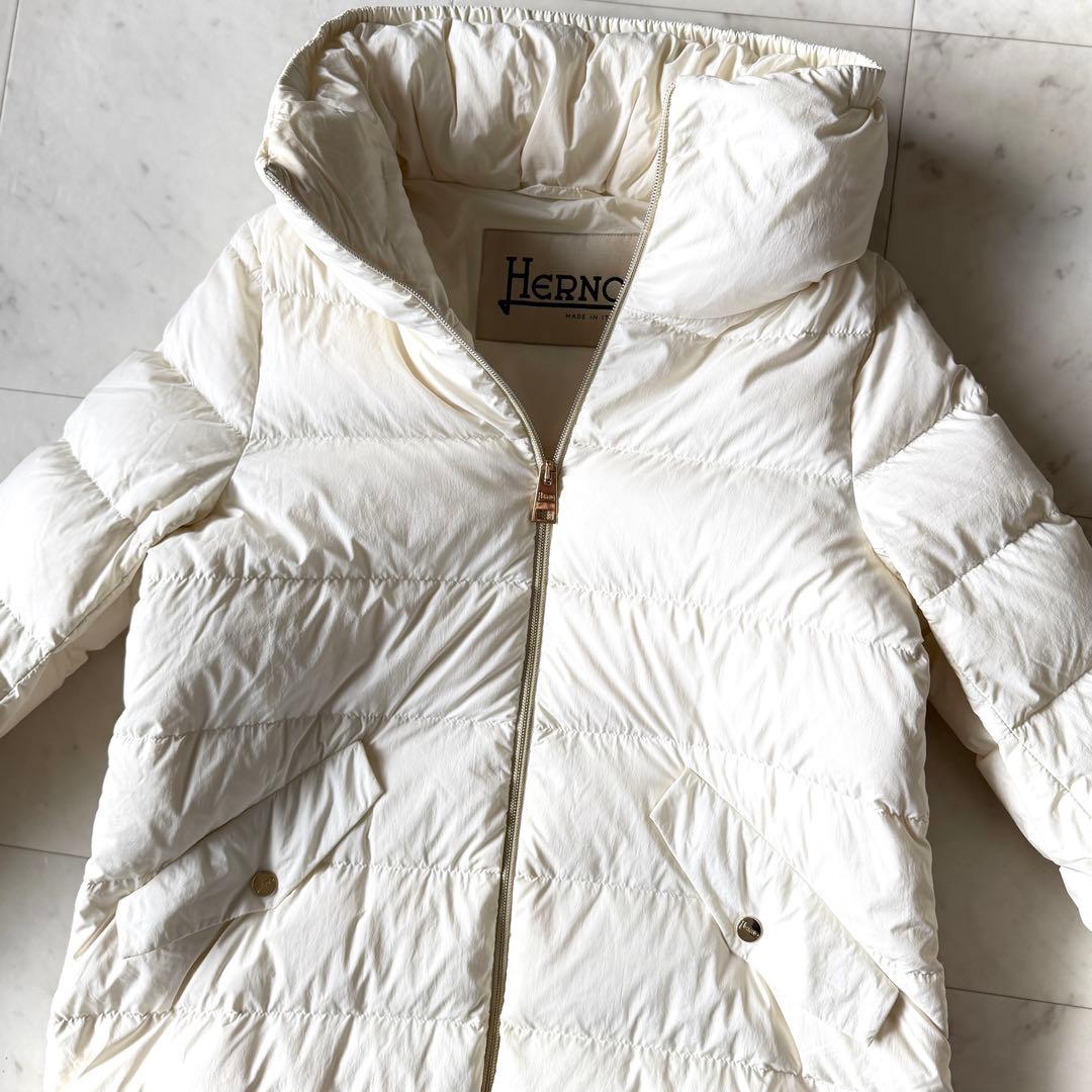 美品 ヘルノ HERNO 背中ウール切替 ダウンコート 44 オフホワイト