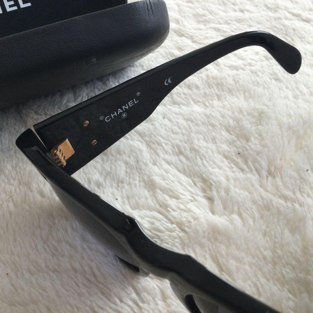 CHANEL ブラック サングラス ゴールドロゴ 小さめ