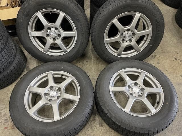 20.30アルファード、ヴェルファイア用　215/65R16 スタッドレス