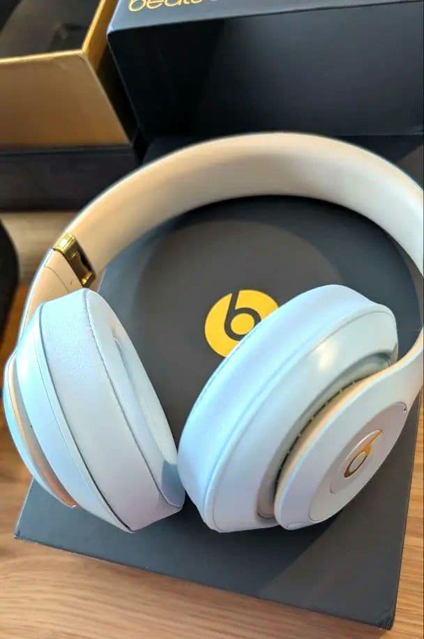 く*げ様 Beats Studio3 Wireless クリスタルブルー