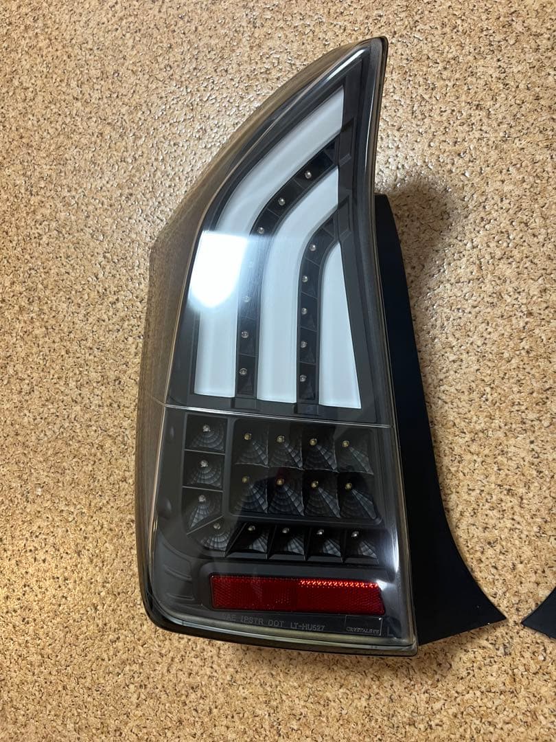 ZVW30プリウスファイバーフルLEDテールランプ V4 流れるウインカータイプ