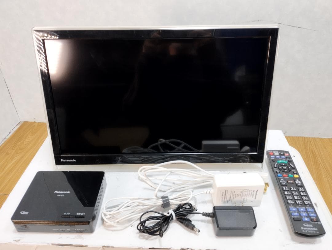 Y♢524 パナソニック プライベートビエラ ポータブルテレビ UN-19F7