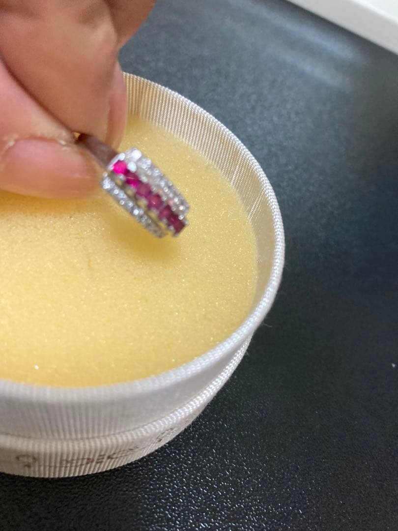 pt900ストライプデザインの赤とクリアのリング