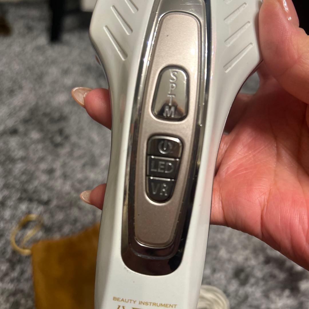 セプテムアップ美顔器定価135,300円詳しい。使い方写真8枚目に！