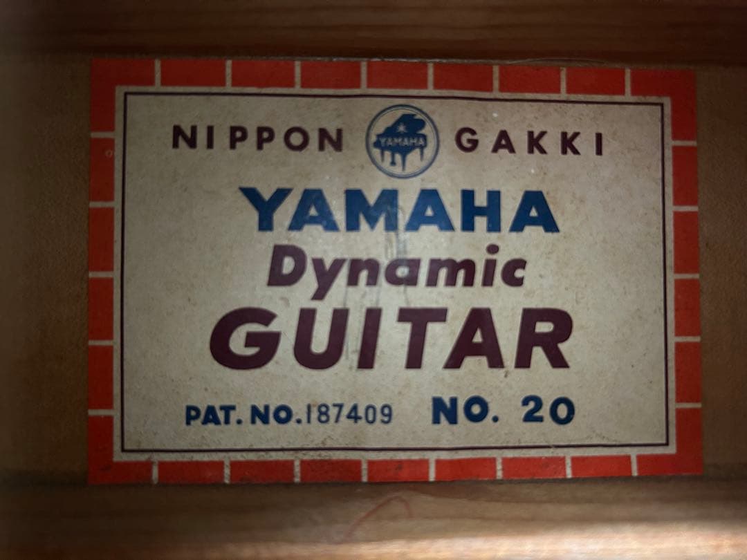 ヤマハ　Dynamic ギターNo.20. 茶系ハードケース付