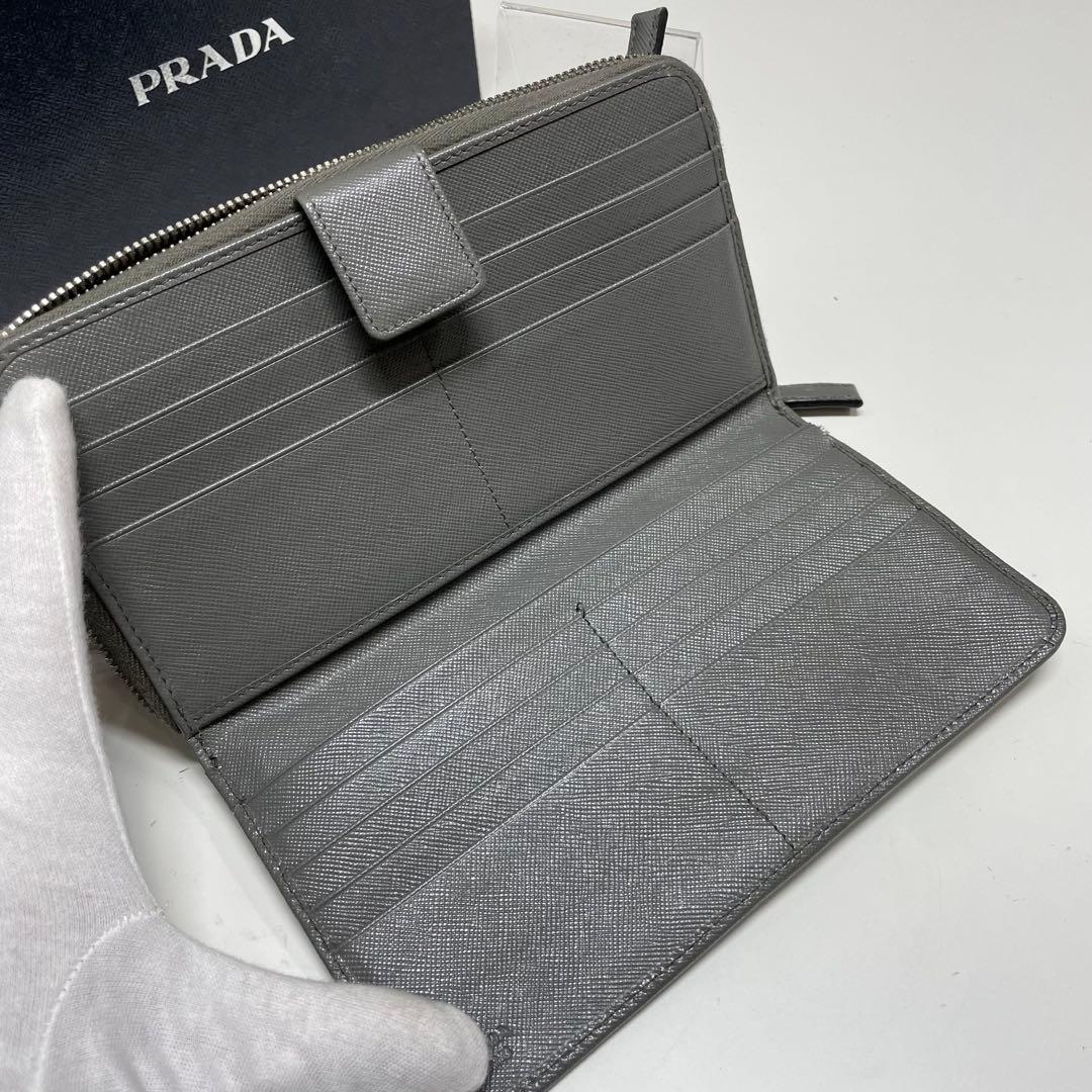 ぴ*あ様 PRADA グレー サフィアーノレザー 長財布