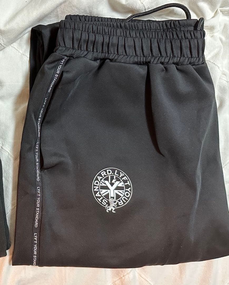 K*様 LYFT リフト エンブレム ジャケット ジョガーパンツ セットアップ