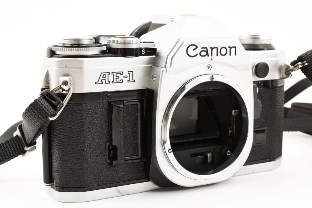 超美品 キャノン AE-1 シルバー フィルムカメラ モルト新品交換済 C713