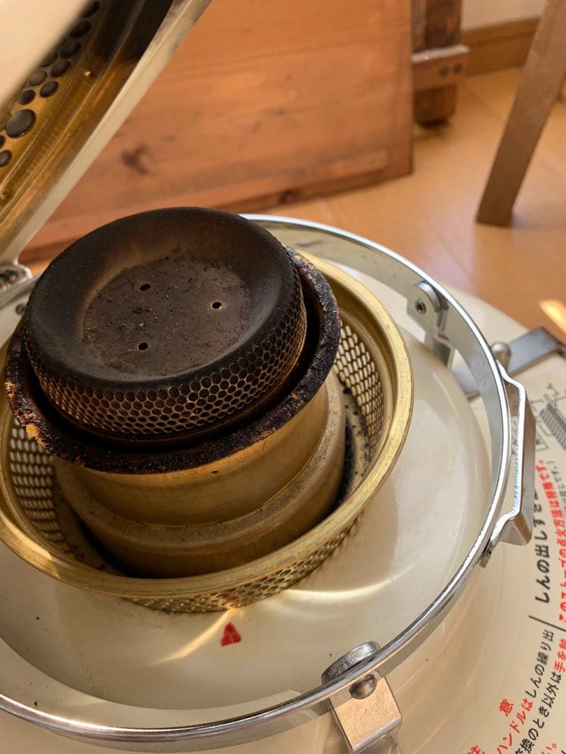 アラジンストーブ クリーム色