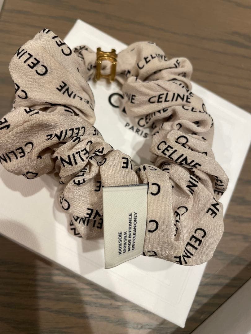 【本日限定SALE】試着のみ⭐️CELINE シュシュ ベージュ