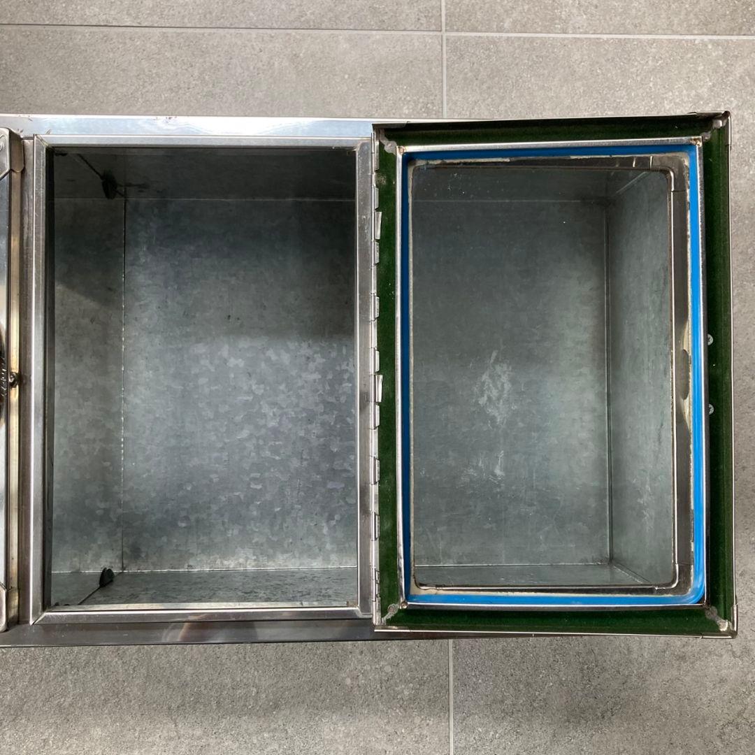 駄菓子屋ブリキ ケース　4枚扉　ガラス窓　仕切付　縦30cm×横79cm