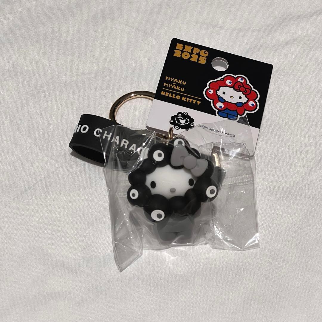 「新品」ハローキティ 黒ミャクミャク×サンリオ 立体マスコットストラップ