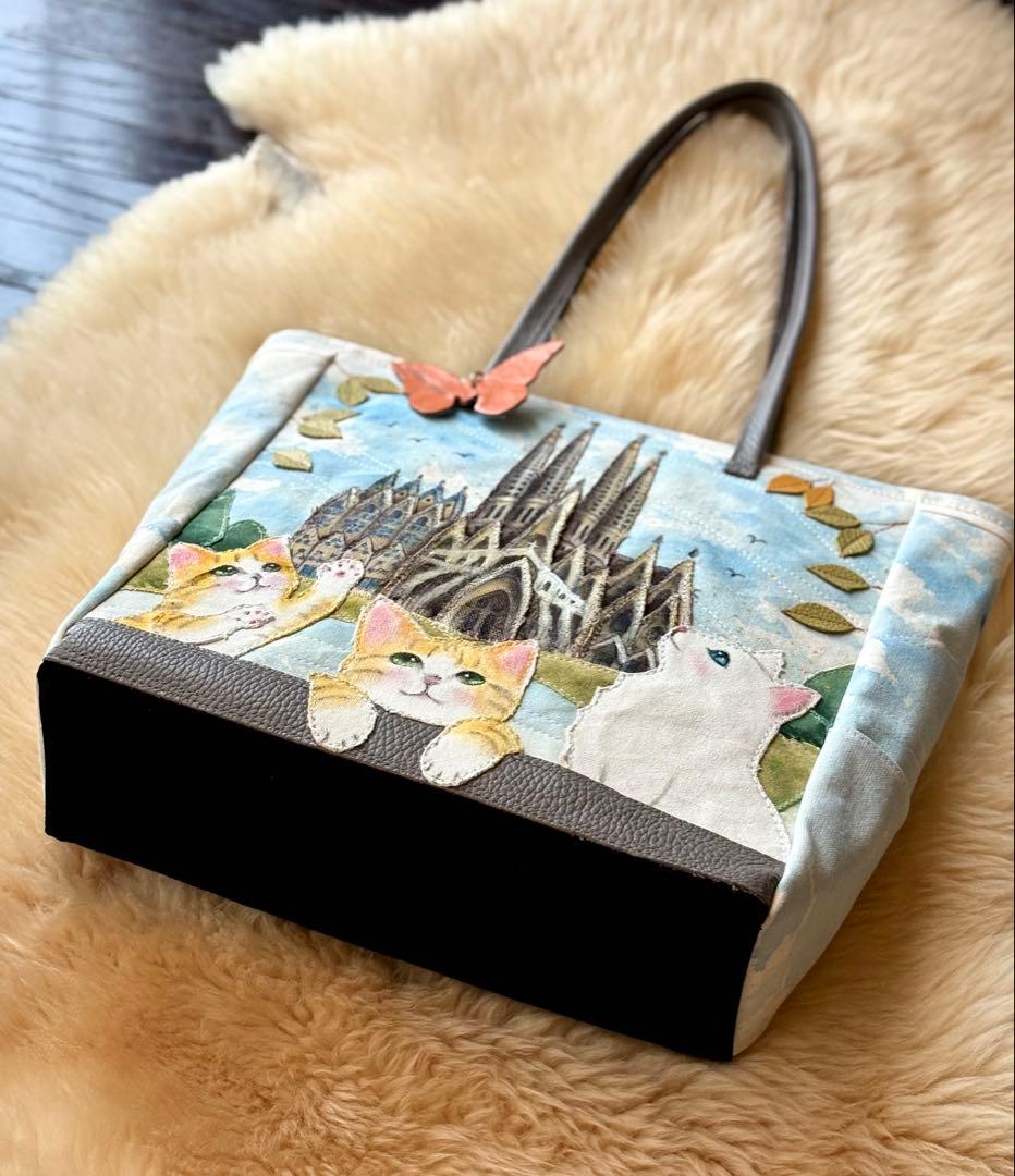 かおり様オーダー　\"サグラダ・ファミリアとニャンズ\"