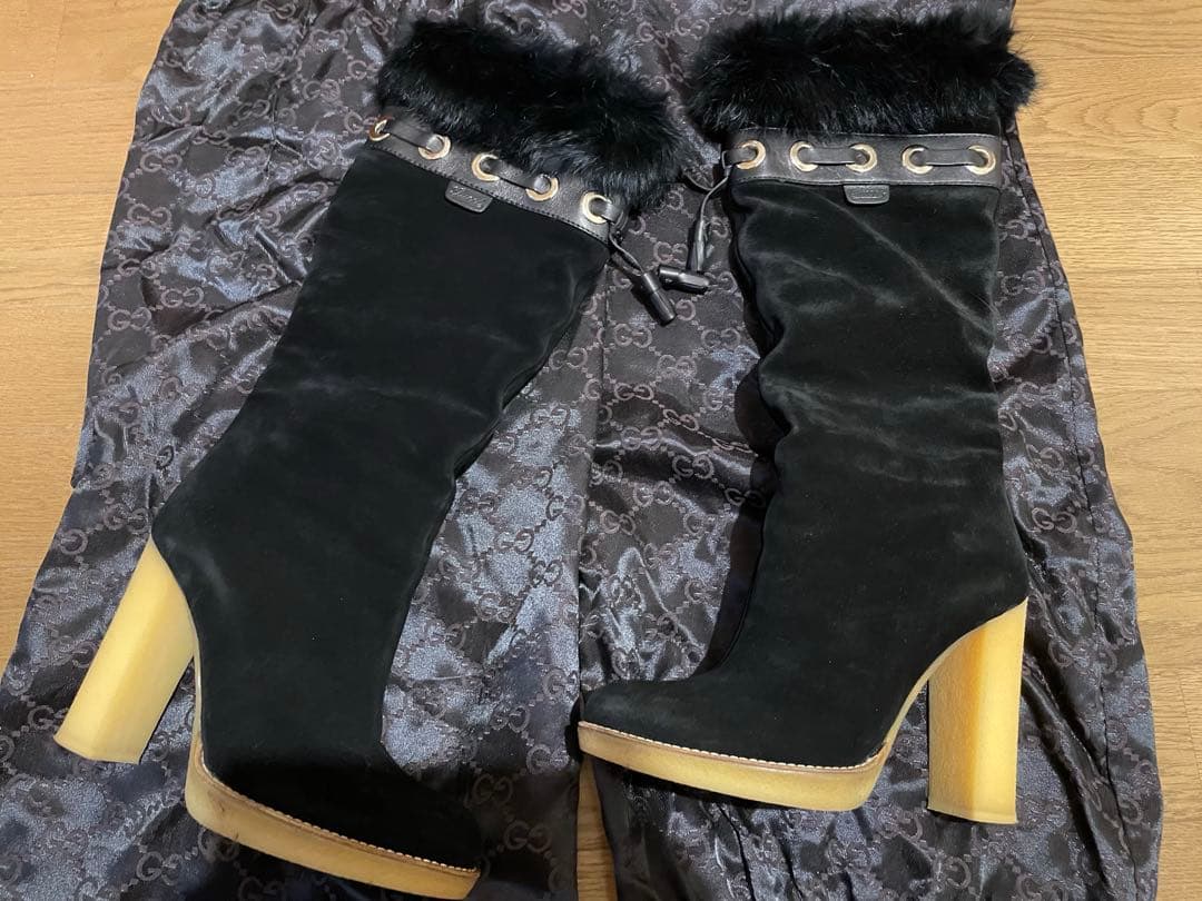 グッチ　GUCCI ファー付きブラックスエードロングブーツ　ニーハイ