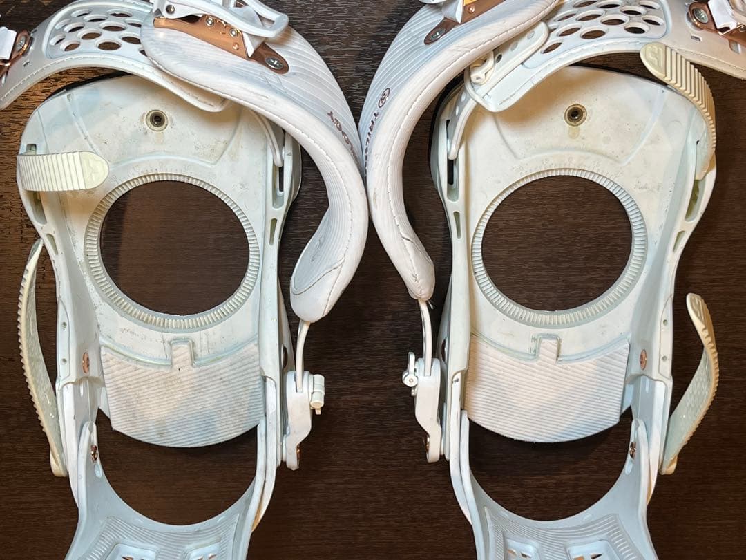 TRILOGY スノーボードビンディング ホワイト