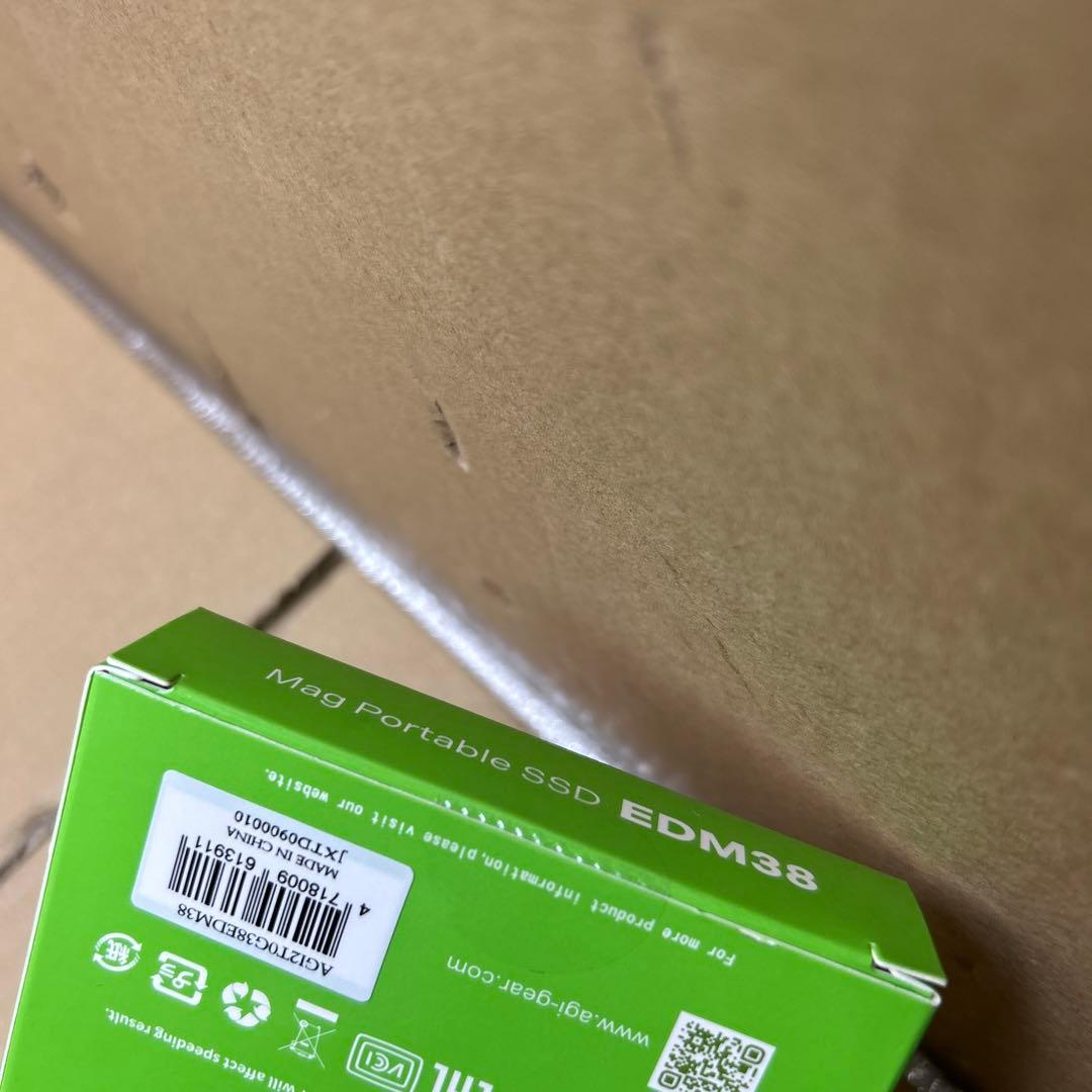 AGI 外付け SSD 2TB 白　EDM38