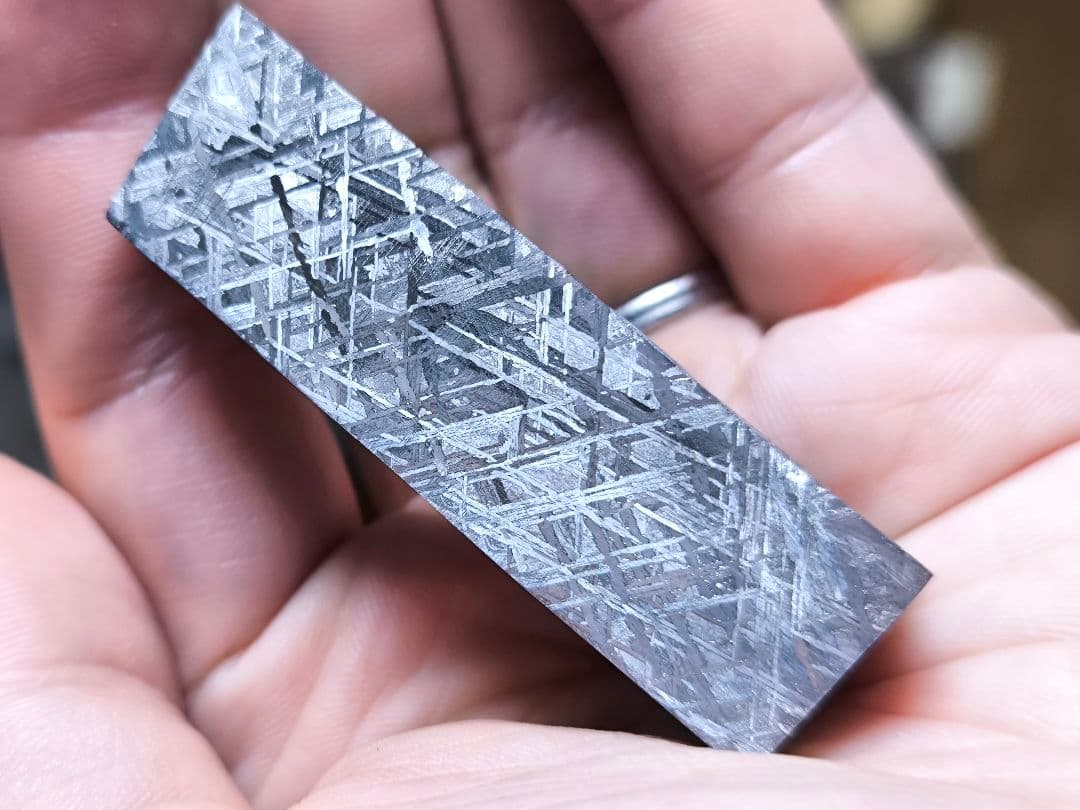 ギベオン隕石 113g エンドカット 高品質 表皮付き 鉄隕石