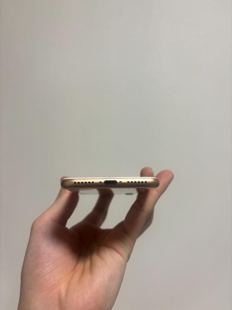 iPhone 8 Gold 64GB A1906 MQ7A2J/A 本体