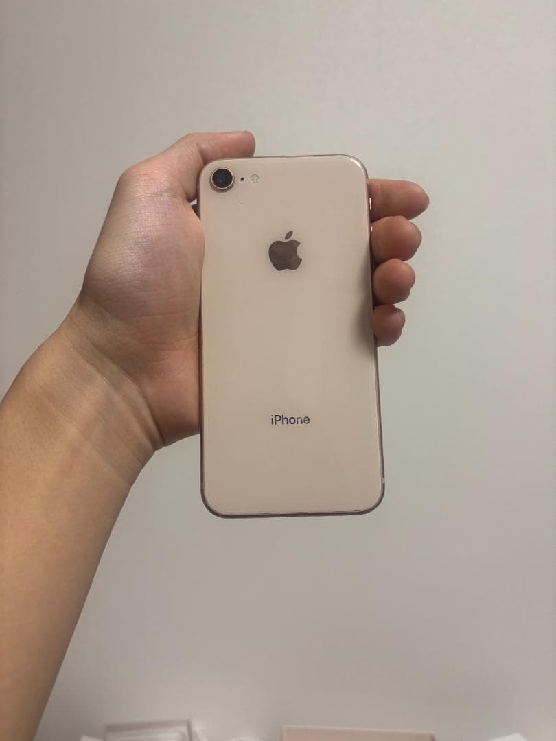 iPhone 8 Gold 64GB A1906 MQ7A2J/A 本体